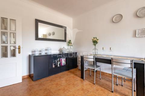 Moradia bi-familiar de gaveto t2 com garagem!