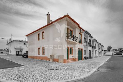 Moradia bi-familiar de gaveto t2 com garagem!