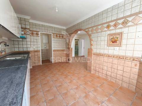Apartamento t2 com excelente localização – mercês