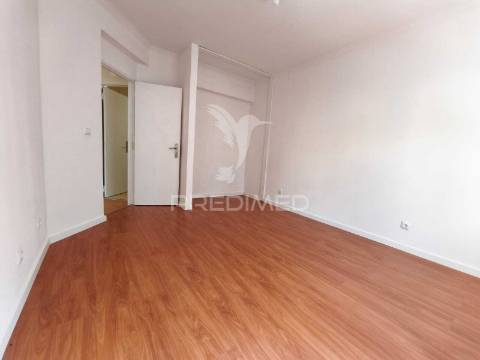 Apartamento t2 com excelente localização – mercês
