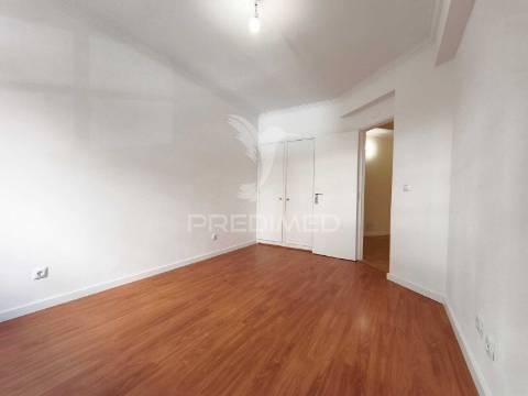 Apartamento t2 com excelente localização – mercês