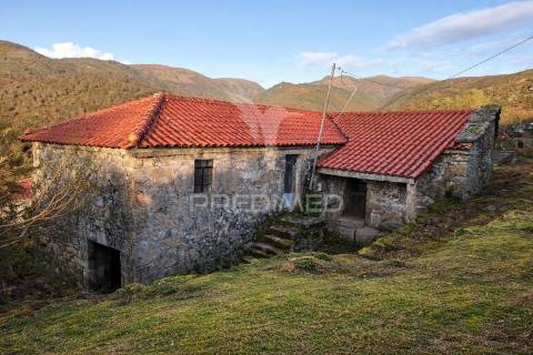 Moradia em pedra p/ restauro - parque nacional peneda-gerês