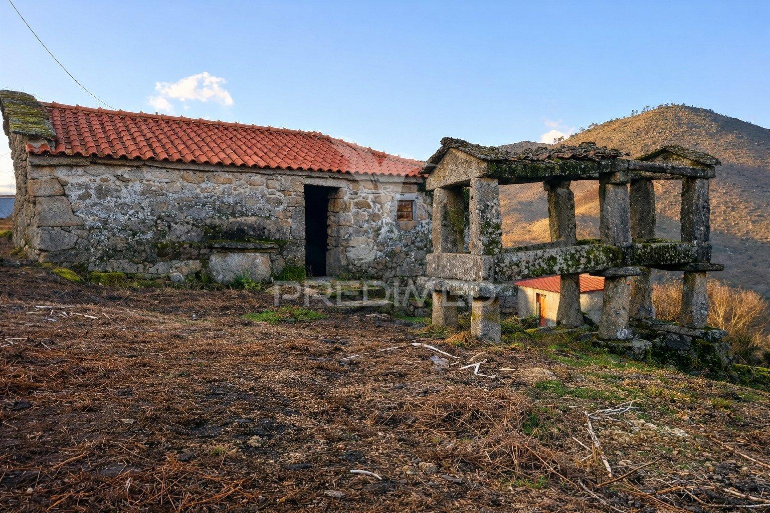 Moradia em pedra p/ restauro - parque nacional peneda-gerês