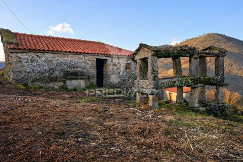 Moradia em pedra p/ restauro - parque nacional peneda-gerês