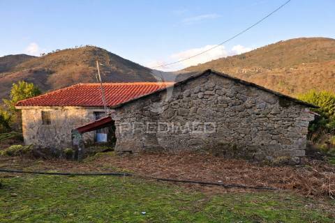 Moradia em pedra p/ restauro - parque nacional peneda-gerês