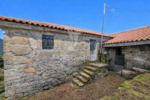Moradia em pedra p/ restauro - parque nacional peneda-gerês