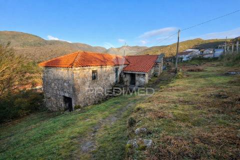 Moradia em pedra p/ restauro - parque nacional peneda-gerês