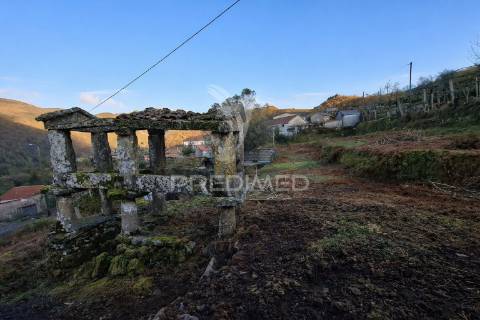 Moradia em pedra p/ restauro - parque nacional peneda-gerês