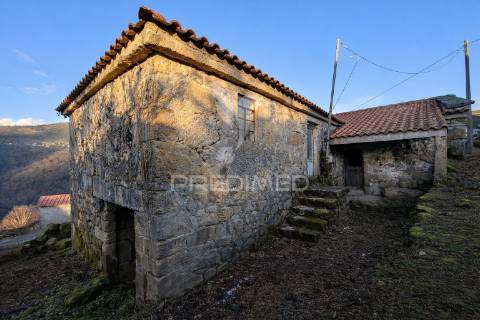 Moradia em pedra p/ restauro - parque nacional peneda-gerês
