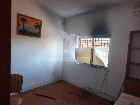 Moradia + loja / escritório + terreno