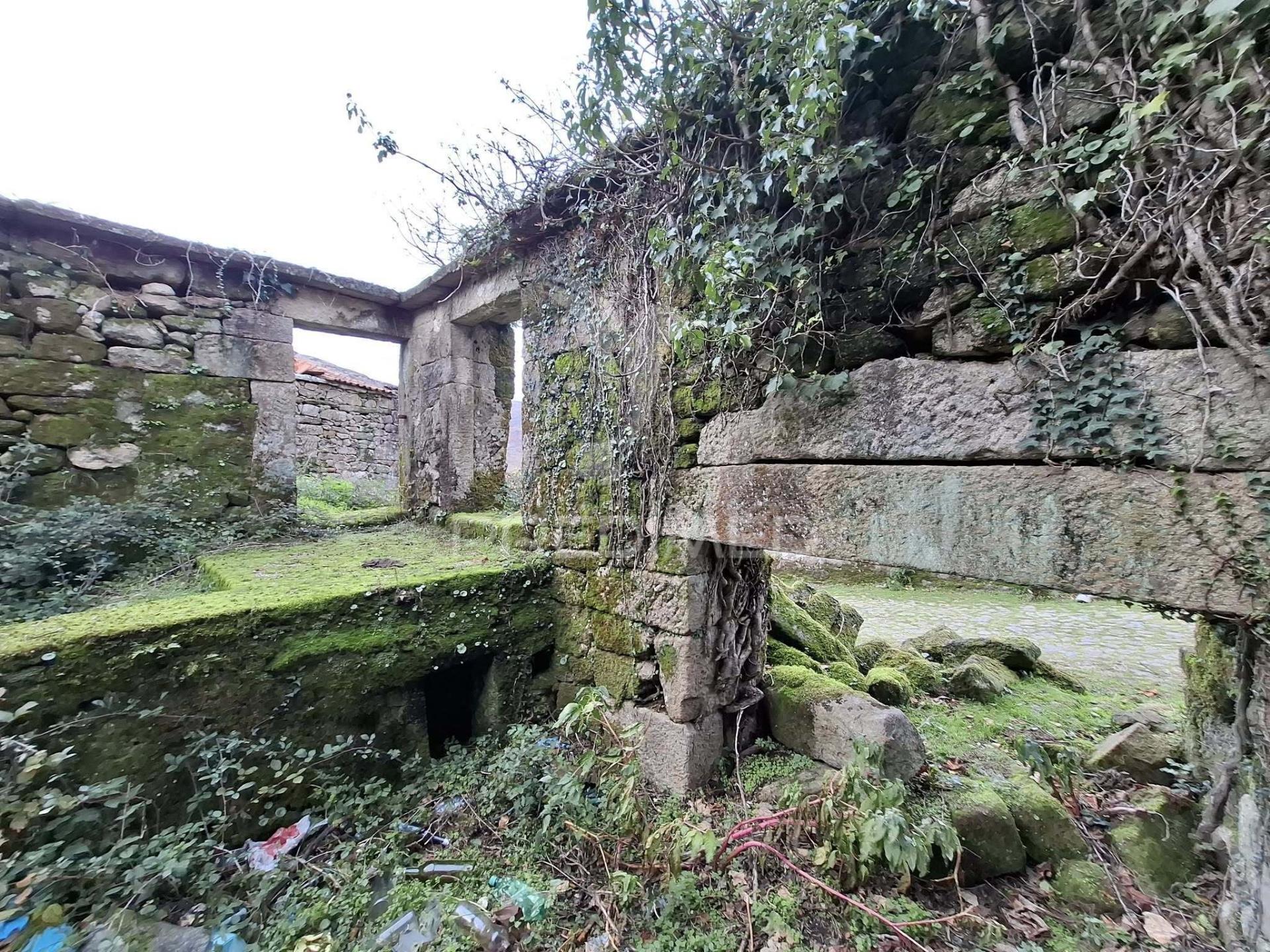 Moradia em p/restauro no parque nacional - peneda-gerês