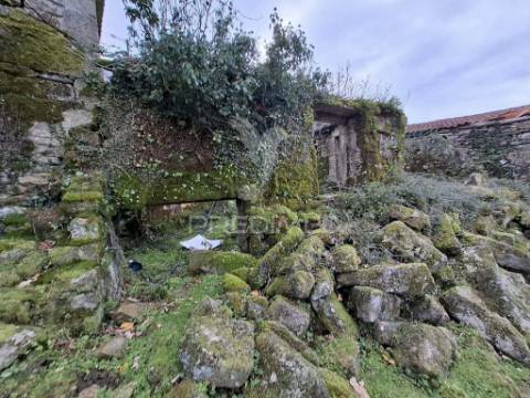 Moradia em p/restauro no parque nacional - peneda-gerês