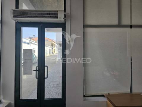 Loja comercial no centro de castro verde | excelente visibilidade