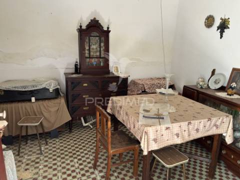 Moradia t2 para remodelação - barrada