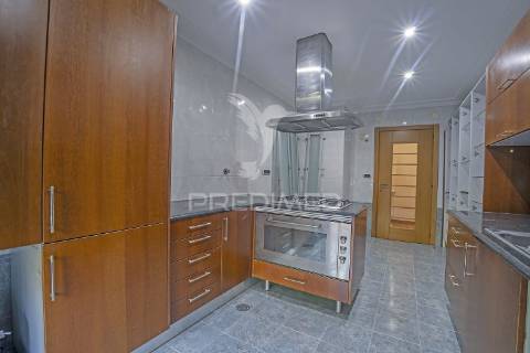 T2 com piscina no prestigiado edifício varandas da lezíria | centro de vila franca de xira.