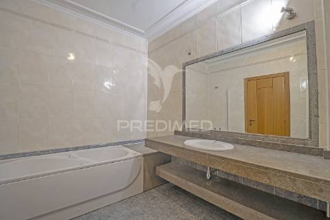 T2 com piscina no prestigiado edifício varandas da lezíria | centro de vila franca de xira.