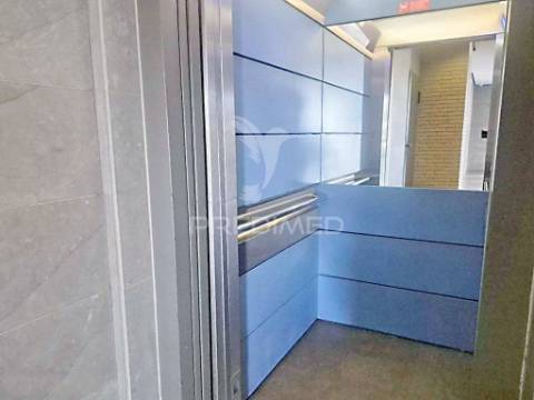 T2 com piscina no prestigiado edifício varandas da lezíria | centro de vila franca de xira.