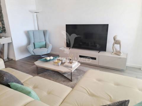 Quarteira - apartamento com 4 suítes a 100 metros da praia