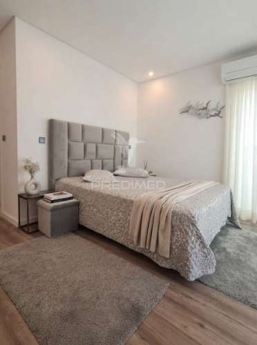 Quarteira - apartamento com 4 suítes a 100 metros da praia