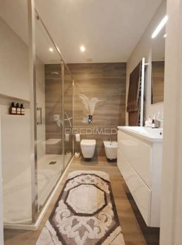 Quarteira - apartamento com 4 suítes a 100 metros da praia