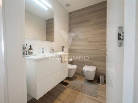 Quarteira - apartamento com 4 suítes a 100 metros da praia