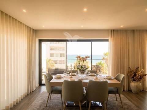 Quarteira - a exclusividade de viver junto ao mar | apartamento premium com 4 suítes