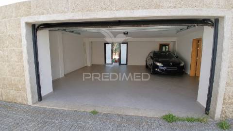 Moradia t3 com espaço exterior em airães, felgueiras