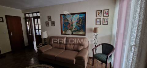 Moradia t2+1 renovada no bairro da chasa - conforto, luz e funcionalidade