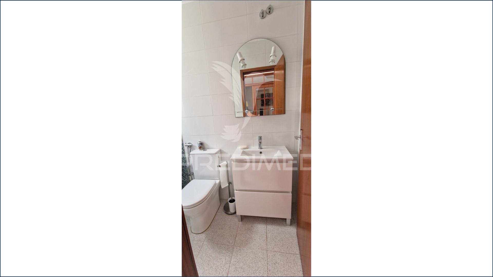 Moradia t2+1 renovada no bairro da chasa - conforto, luz e funcionalidade