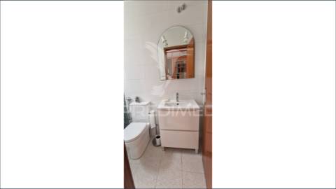 Moradia t2+1 renovada no bairro da chasa - conforto, luz e funcionalidade