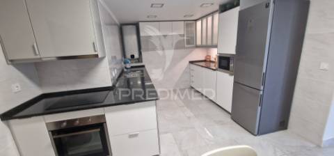 Moradia t2+1 renovada no bairro da chasa - conforto, luz e funcionalidade