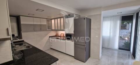 Moradia t2+1 renovada no bairro da chasa - conforto, luz e funcionalidade