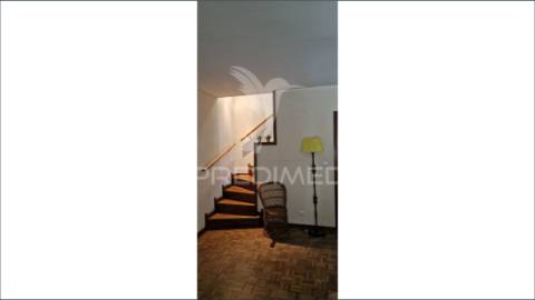 Moradia t2+1 renovada no bairro da chasa - conforto, luz e funcionalidade