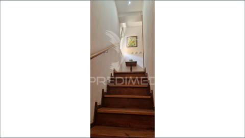 Moradia t2+1 renovada no bairro da chasa - conforto, luz e funcionalidade