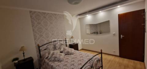 Moradia t2+1 renovada no bairro da chasa - conforto, luz e funcionalidade