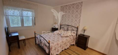 Moradia t2+1 renovada no bairro da chasa - conforto, luz e funcionalidade