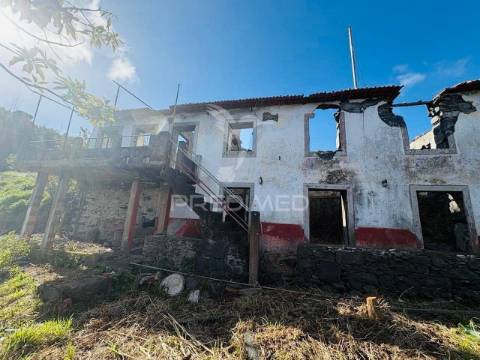 Ruína para recuperação com terreno de 1.440 m² | gaula