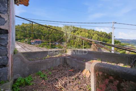 Ruína para recuperação com terreno de 1.440 m² | gaula