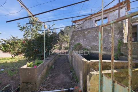 Ruína para recuperação com terreno de 1.440 m² | gaula