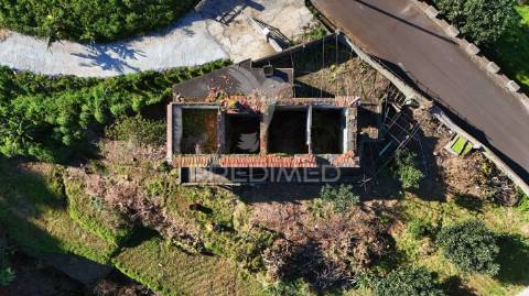 Ruína para recuperação com terreno de 1.440 m² | gaula