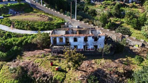 Ruína para recuperação com terreno de 1.440 m² | gaula