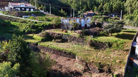 Ruína para recuperação com terreno de 1.440 m² | gaula