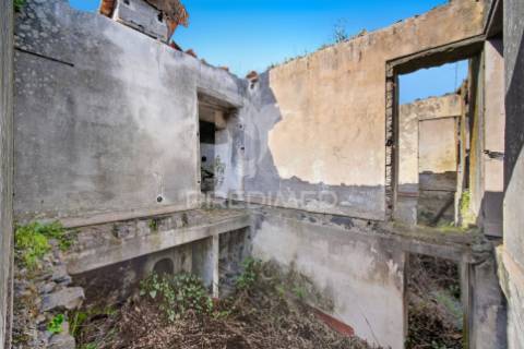 Ruína para recuperação com terreno de 1.440 m² | gaula