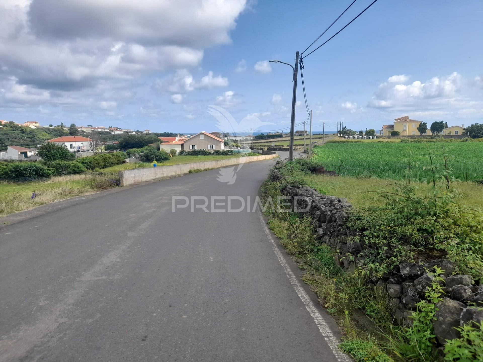 Terreno urbano com potencial de construção – vila nova, praia da vitória