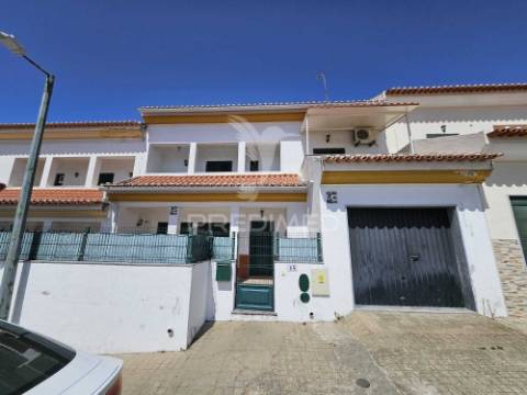 Moradia t3 com quintal - garagem - bairro europa- elvas