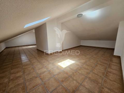 Moradia t3 com quintal - garagem - bairro europa- elvas