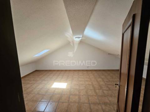 Moradia t3 com quintal - garagem - bairro europa- elvas