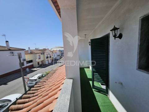 Moradia t3 com quintal - garagem - bairro europa- elvas