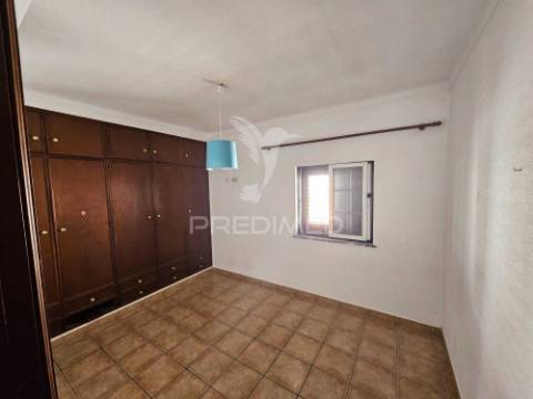 Moradia t3 com quintal - garagem - bairro europa- elvas