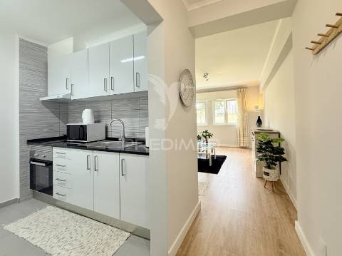 Apartamento t2 novo a estrear na caparica | totalmente renovado e mobilado | a 5 minutos das praias da costa da caparica